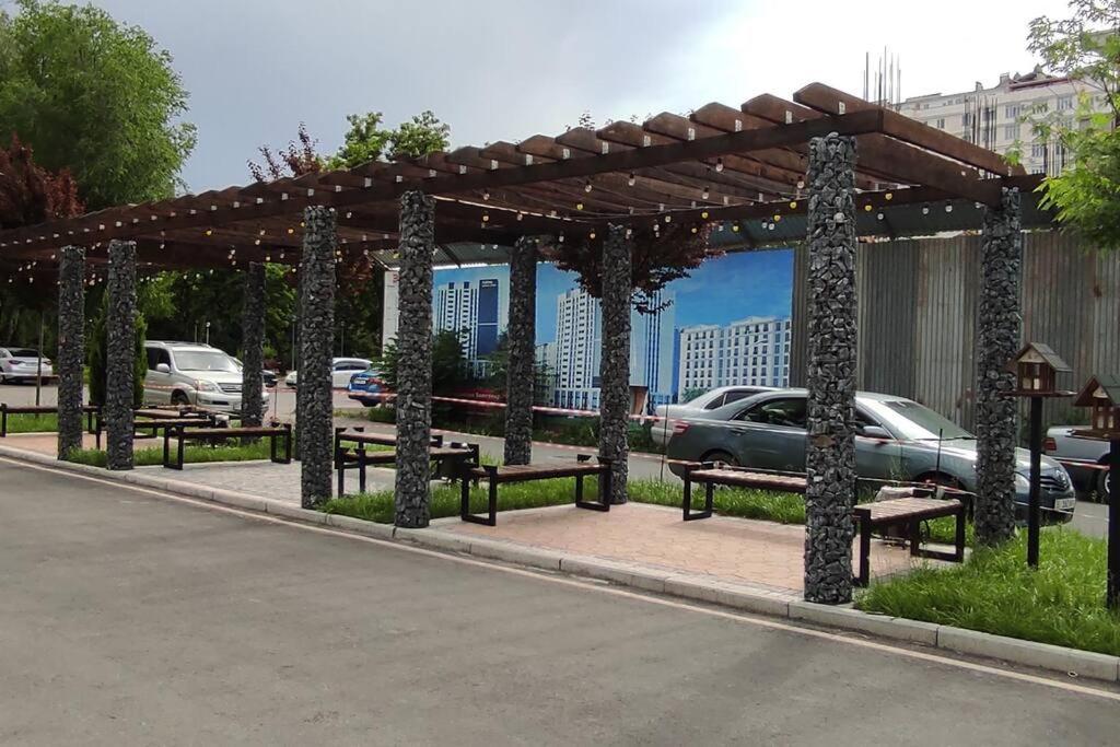 Prestigious Apartment In Бишкек Екстериор снимка