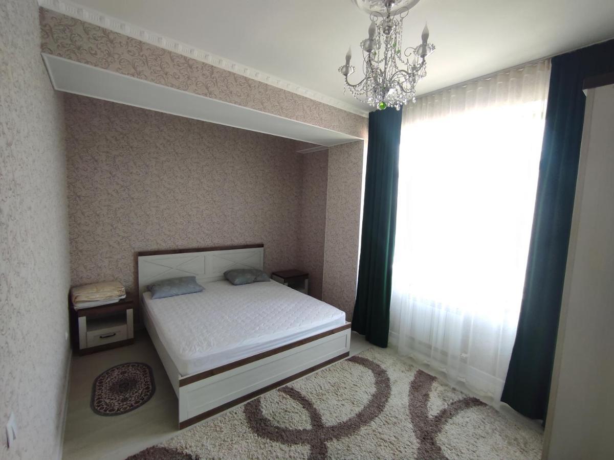 Prestigious Apartment In Бишкек Екстериор снимка