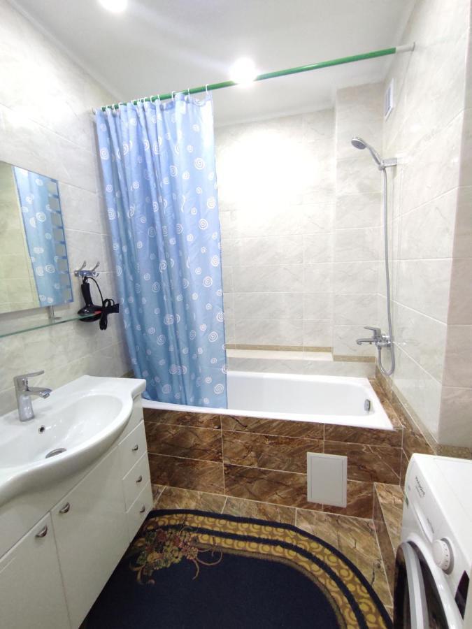 Prestigious Apartment In Бишкек Екстериор снимка