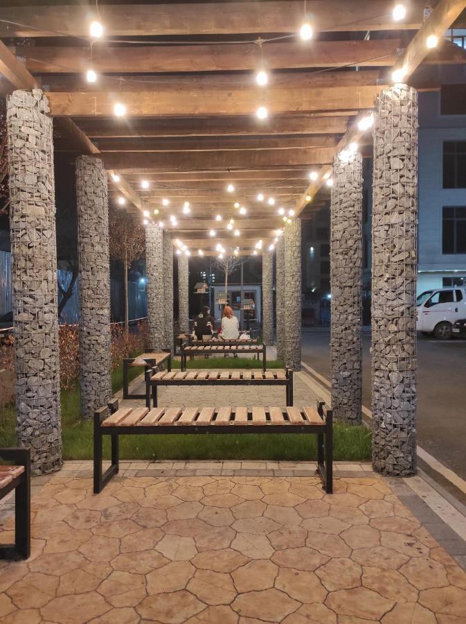Prestigious Apartment In Бишкек Екстериор снимка