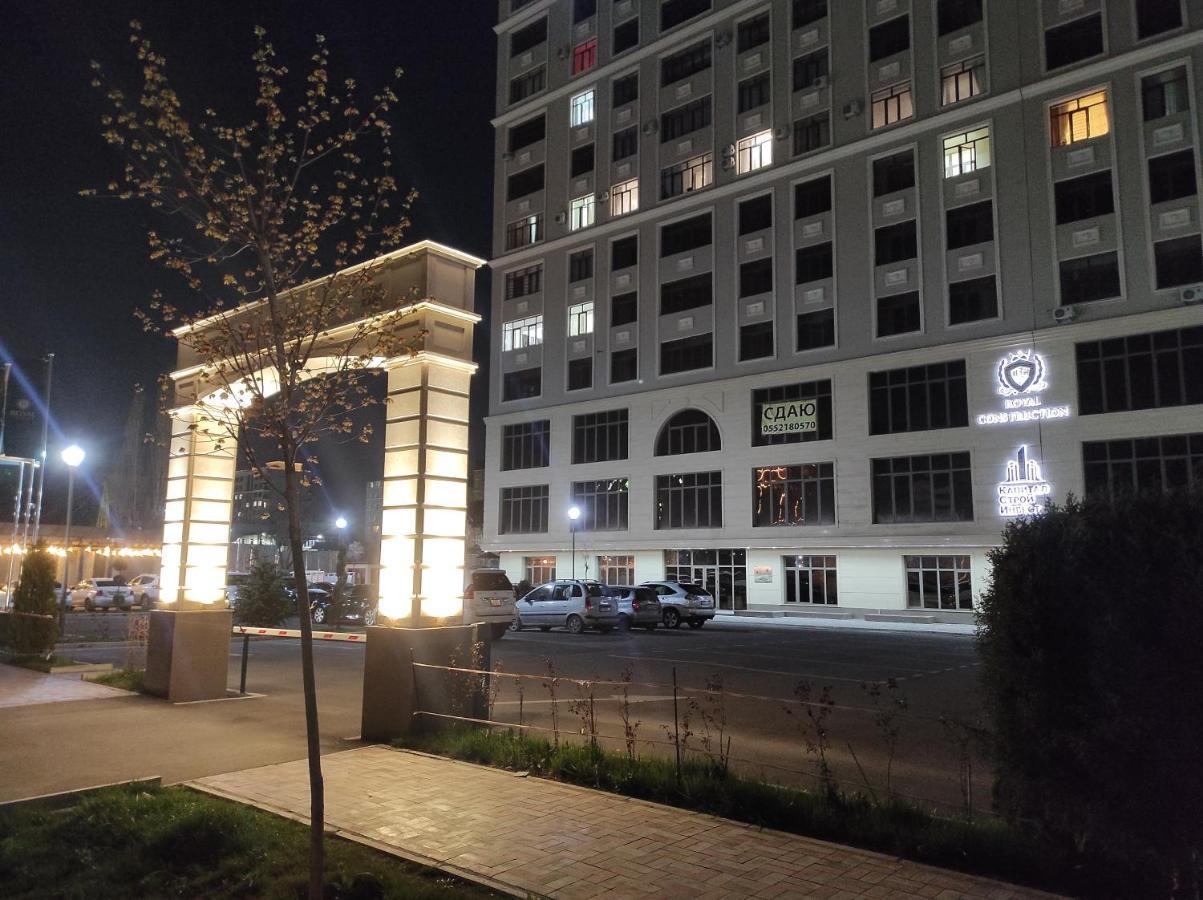 Prestigious Apartment In Бишкек Екстериор снимка